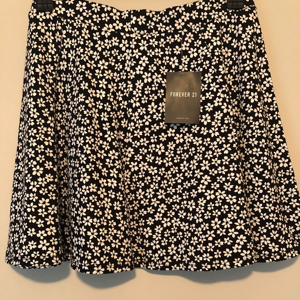 NWT AND CUTE Forever 21 Floral Mini Skirt